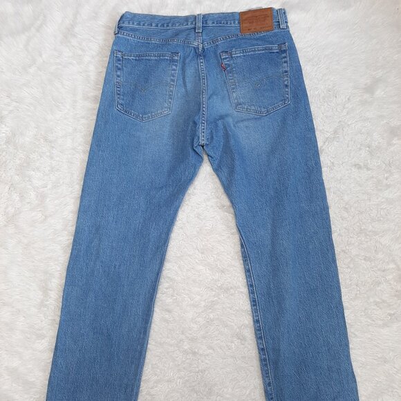 Levi's 501 Man's Blue Straight Legs Fly Buttons Distressed W33/L32 Denim Jeans - Picture 4 of 12
